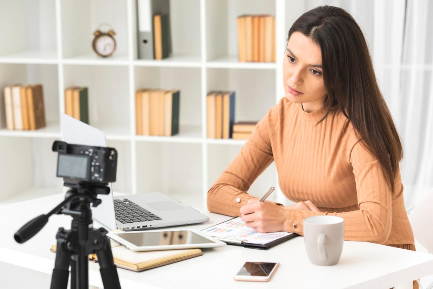 Estudio de montaje con equipos profesionales